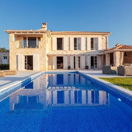 Arabela Villa *